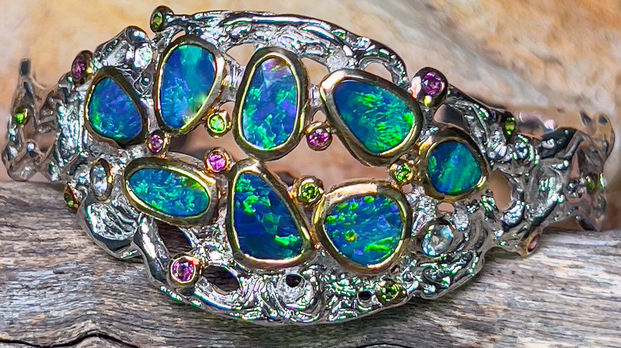 Opal Jewelry Design: A Daring Symphony of Natural Color and Australian Artistry