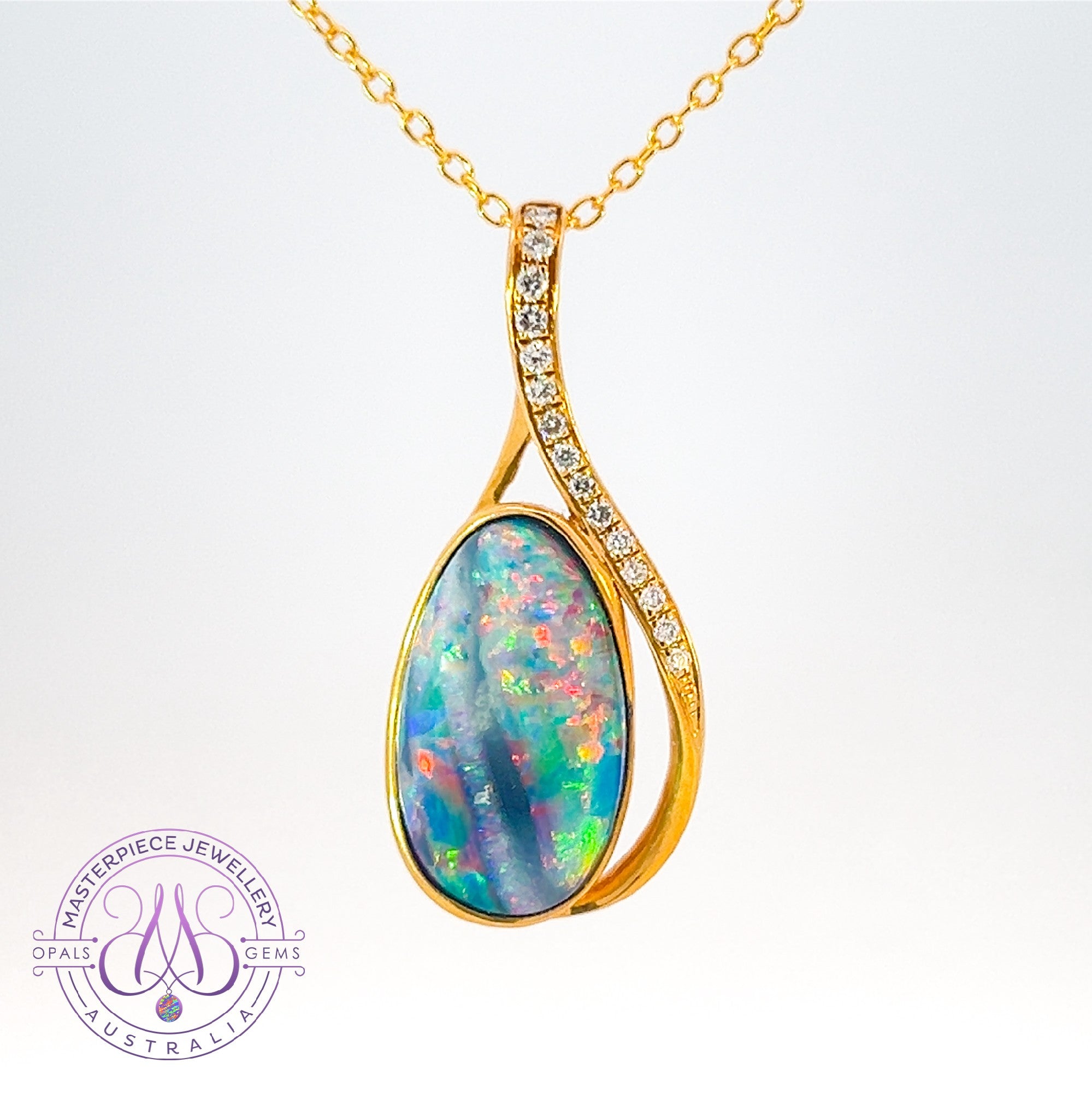 18kt Yellow gold Opal doublet 4.05ct pendant with 0.1ct diamonds