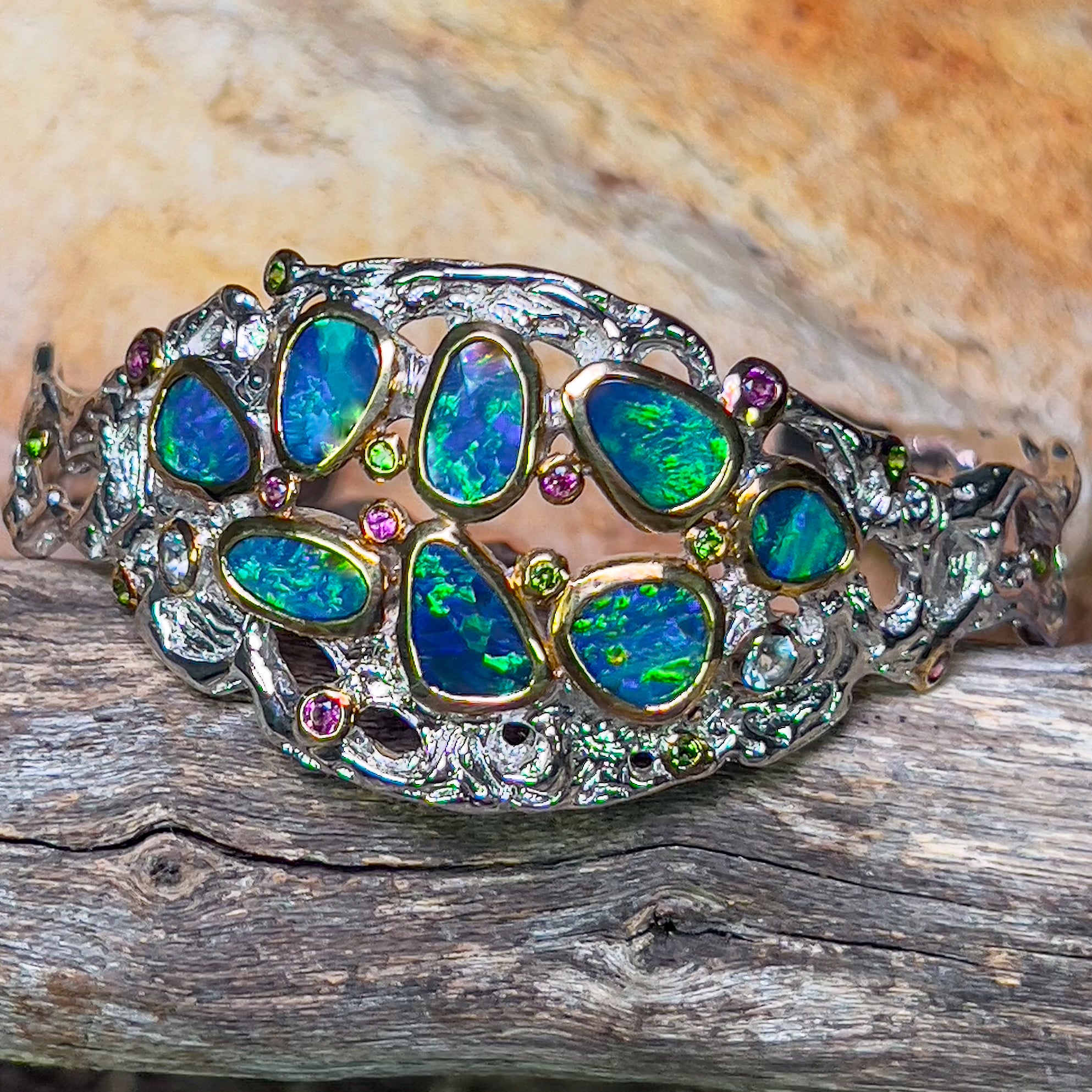 Opal Jewelry Design: A Daring Symphony of Natural Color and Australian Artistry