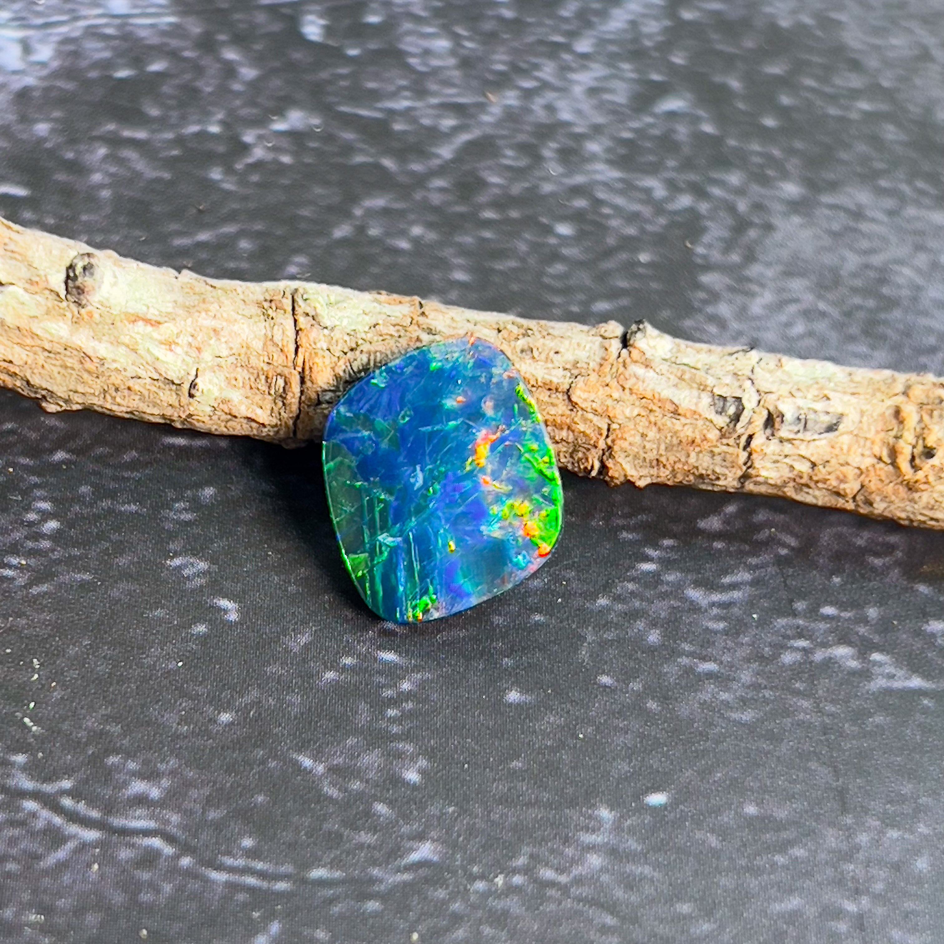 Loose Australian Opal doublet 2.7ct - Masterpiece Jewellery Opal & Gems Sydney Australia | Online Shop