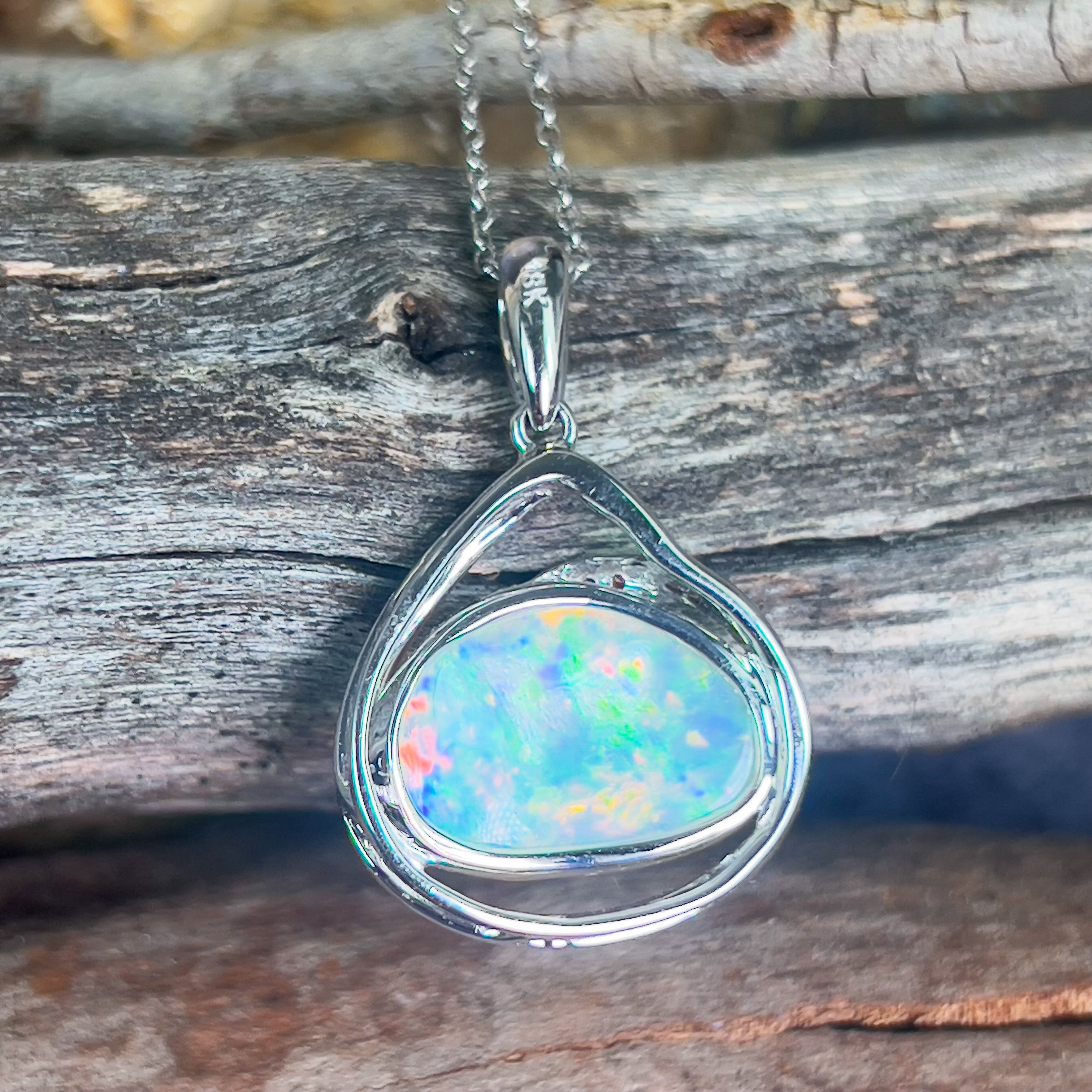 18kt White Gold pendant with one 2.3ct Crystal Opal - Masterpiece Jewellery Opal & Gems Sydney Australia | Online Shop