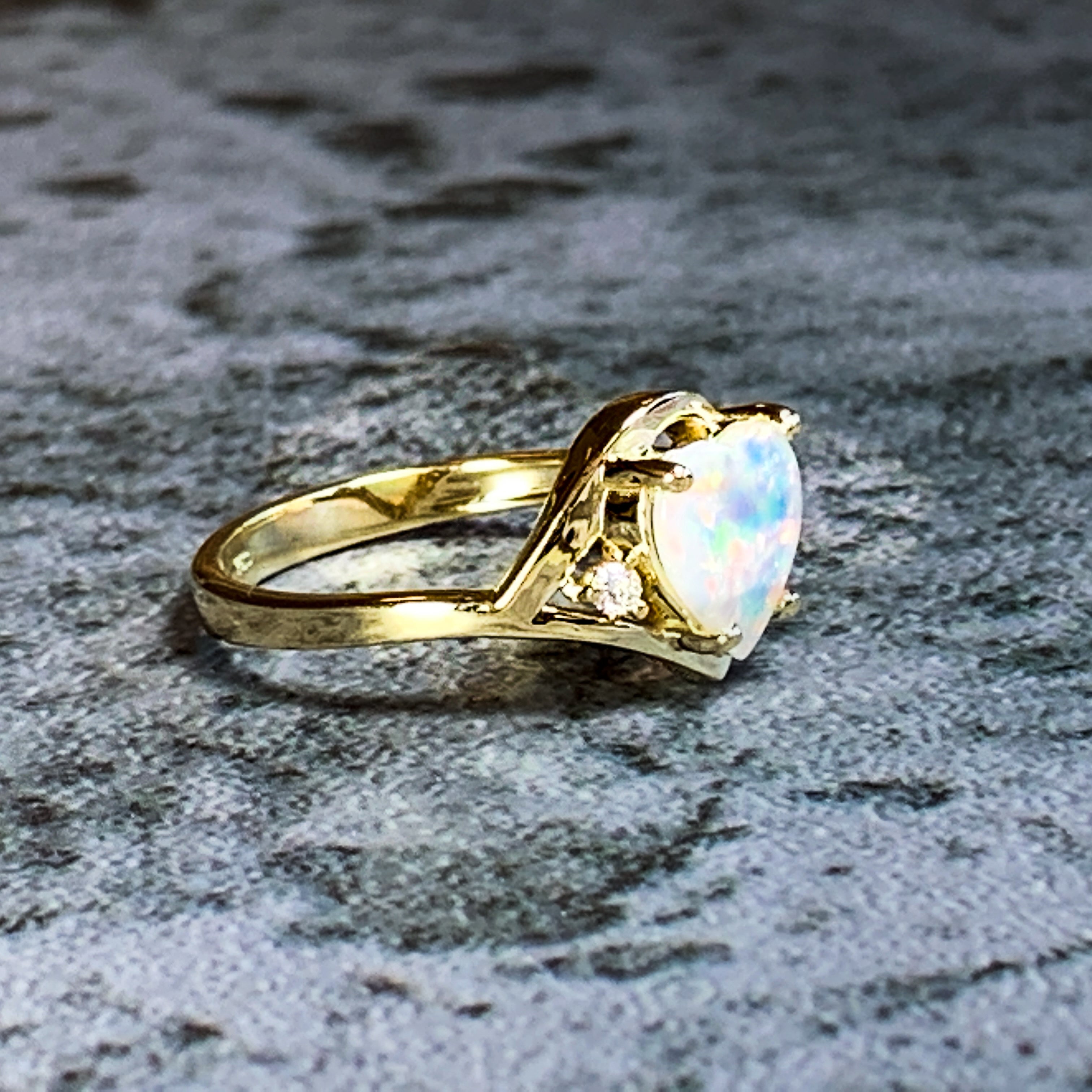 18kt Yellow Gold Heart shape Opal ring - Masterpiece Jewellery Opal & Gems Sydney Australia | Online Shop